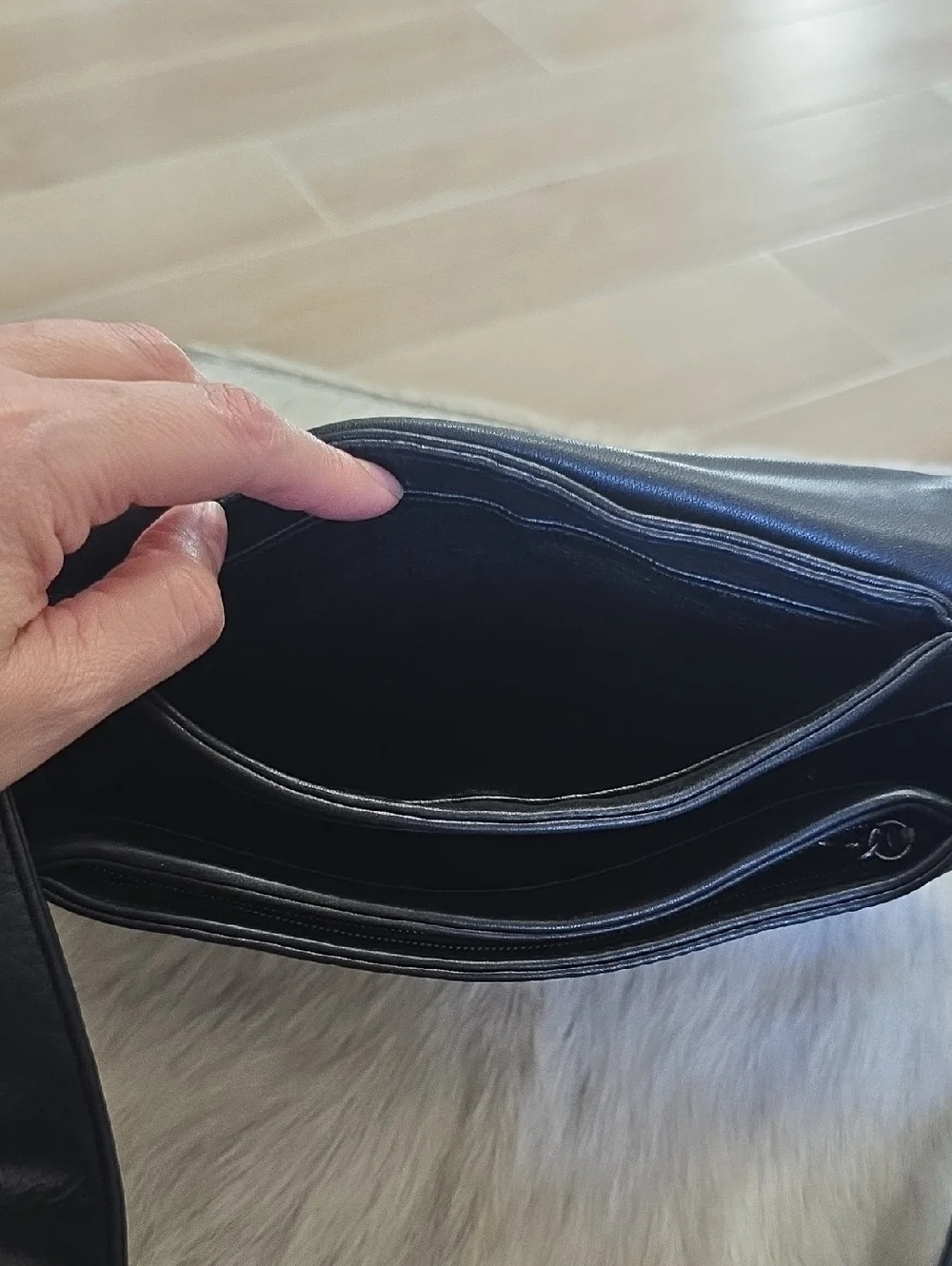 Leather Shoulder Bag - Picture 7 of 9